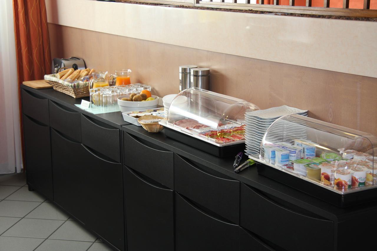 Logis Hotel Le Florina Sainte-Florine Екстериор снимка